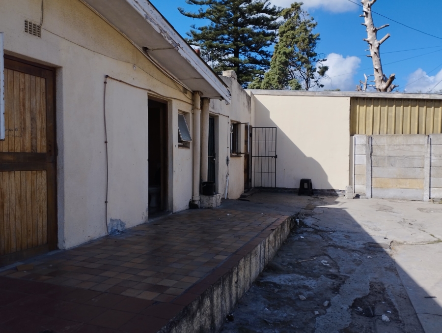 10 Bedroom Property for Sale in Oakdene Western Cape